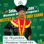 Ogi Wisudawan Terbaik Prodi HES Angkatan 10 Ilmawa